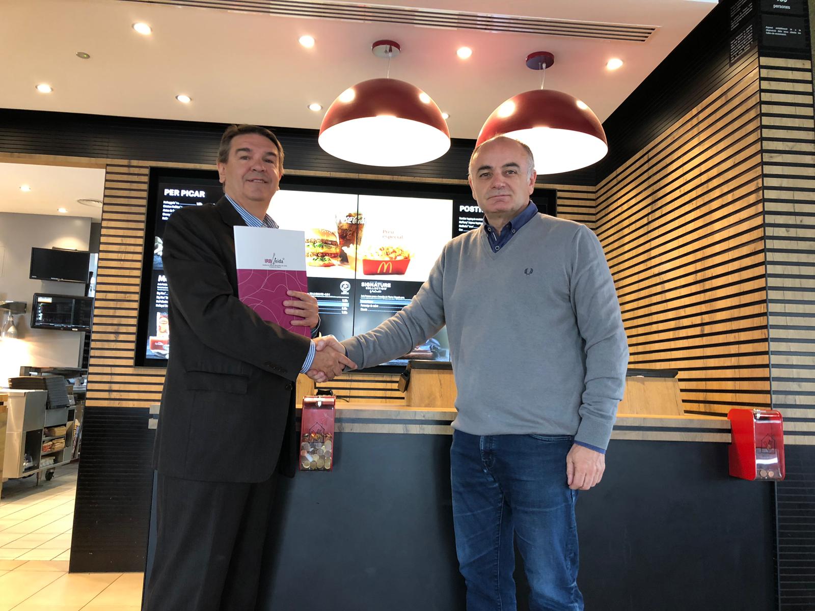 Josep Maria Bosch, from the IRBLleida and Agustí Soler, manager of McDonald's Lleida